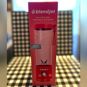 20 oz BlendJet Portable Blender in Red (NWOT)